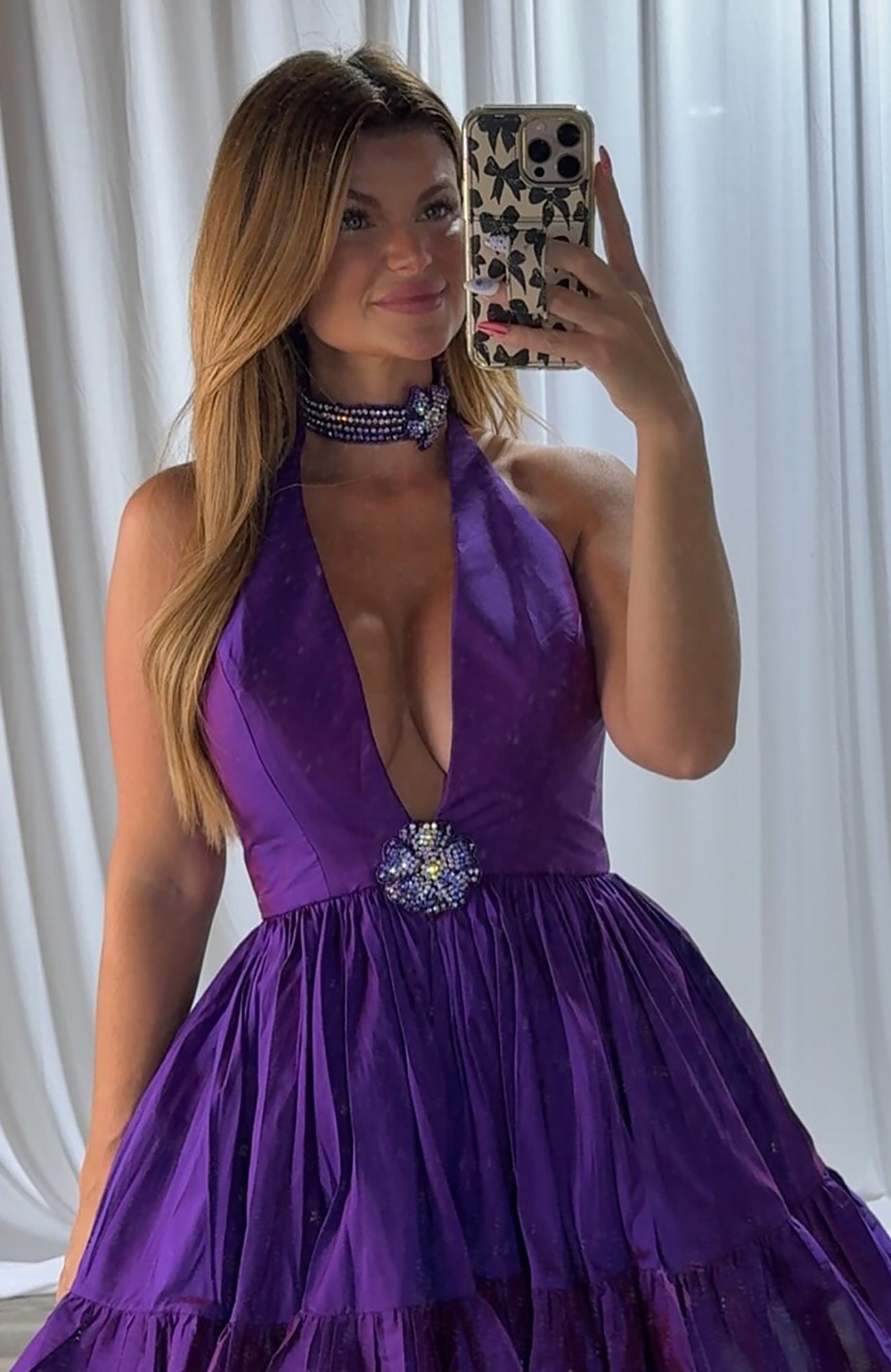 Vestidos de fiesta de satén con escote en V y corte A hasta la rodilla HE570