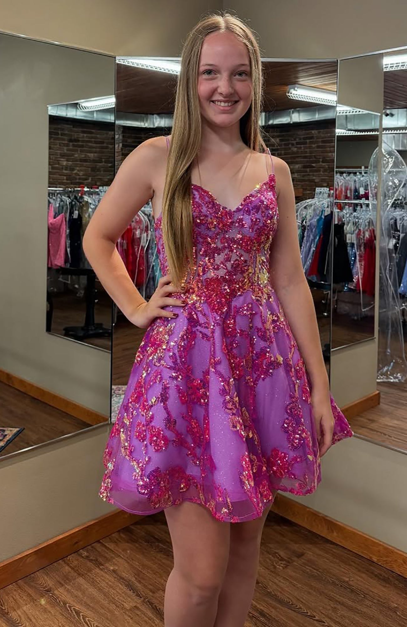 A Line V Neck Homecoming Dresses Lace Appliqued Party Gowns HE565