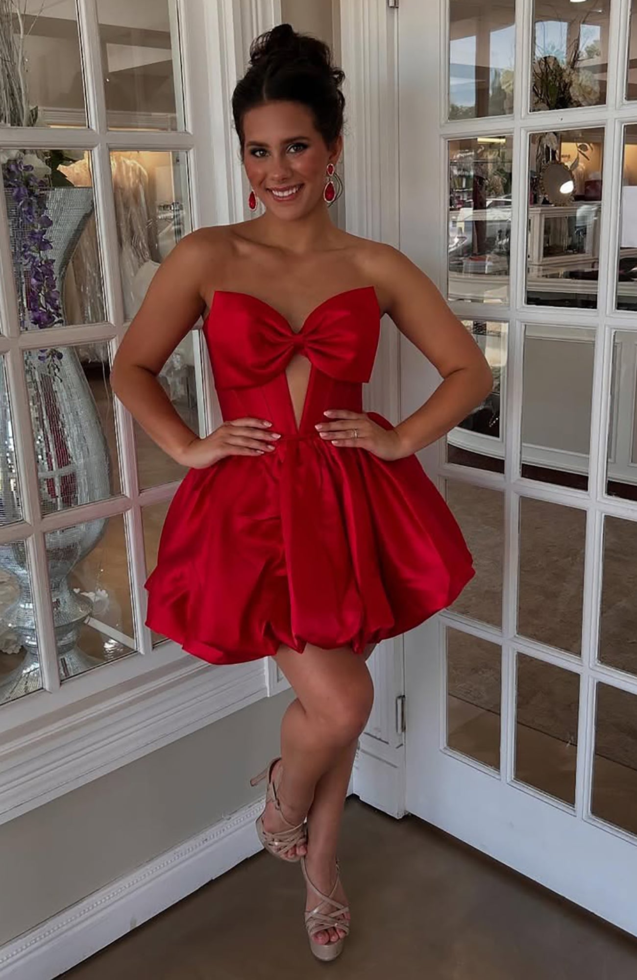Sweetheart A Line Satin Keyhole Knee Length Homecoming Dresses with Bowknot HE719