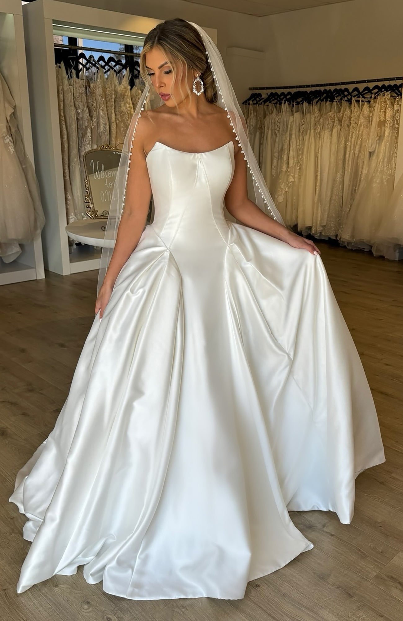 Women's White Satin A Line Corset Wedding Dresses Sweetheart Simple Bridal Wedding Gowns HE1001