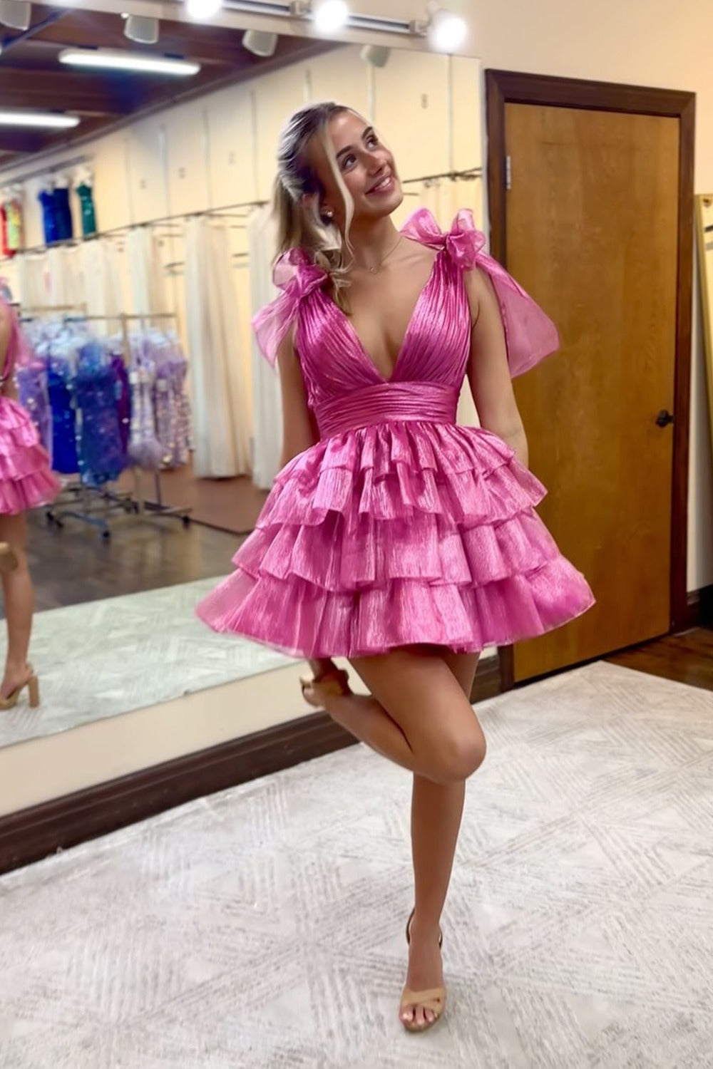 Knee Length Homecoming Dresses V Neck Tulle Ruffles Party Gowns HE464