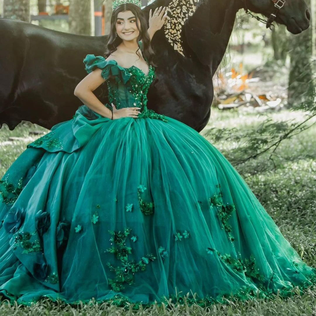 HE059 - Vestidos de quinceañera verde esmeralda con hombros descubiertos y encaje de tul con flores 3D para fiesta de cumpleaños de 16 años
