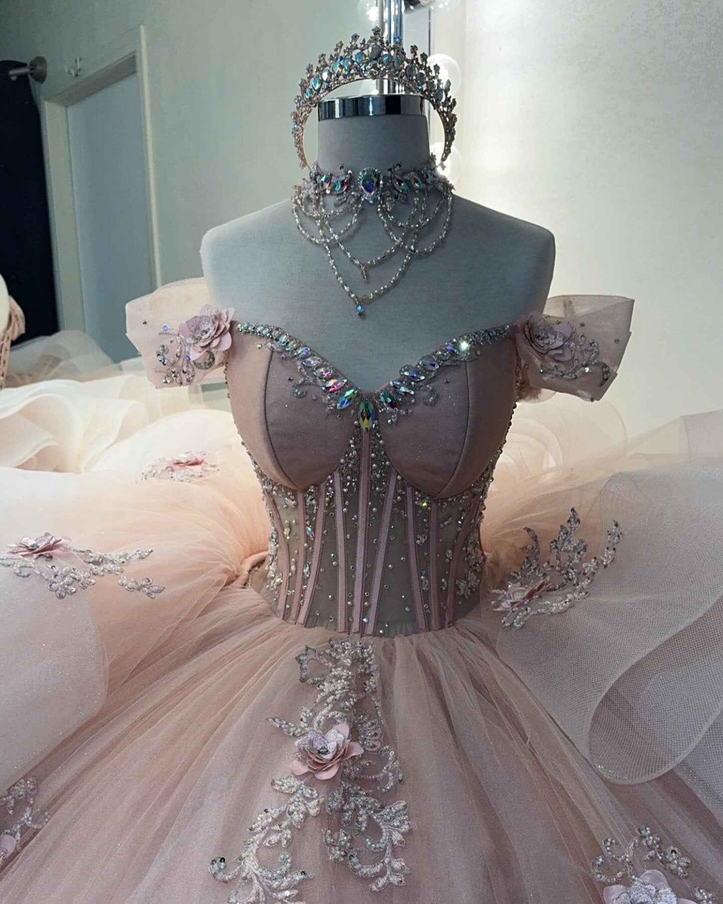 Off Shoulder Tulle Ruffles Lace Beaded Pink Quinceanera Dresses for Birthday Party HE940