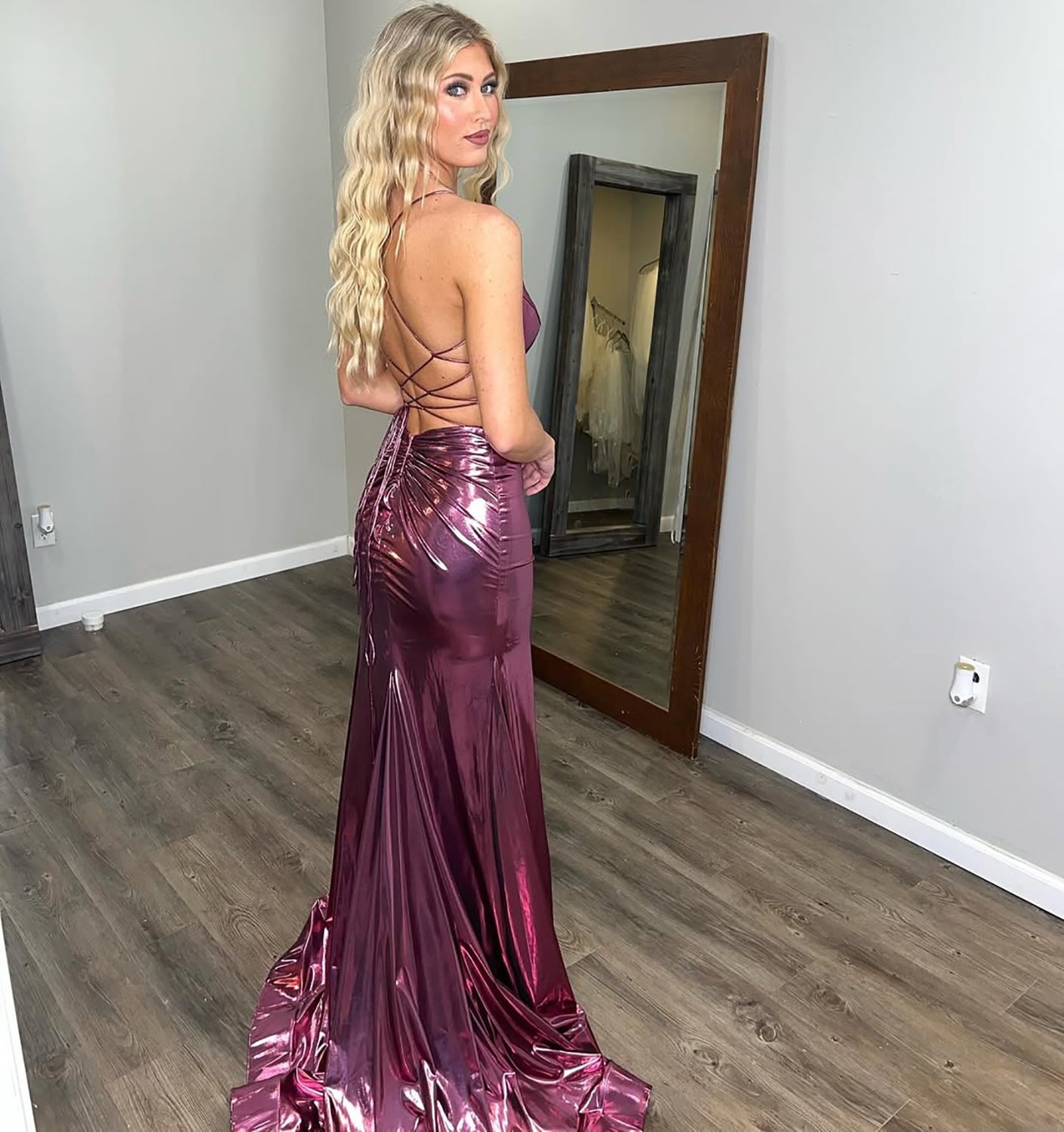 HE015-Metallic Satin Prom Dresses for Women Sexy V Neck Evening Gowns Long Spaghetti Straps Backless Party Dresses