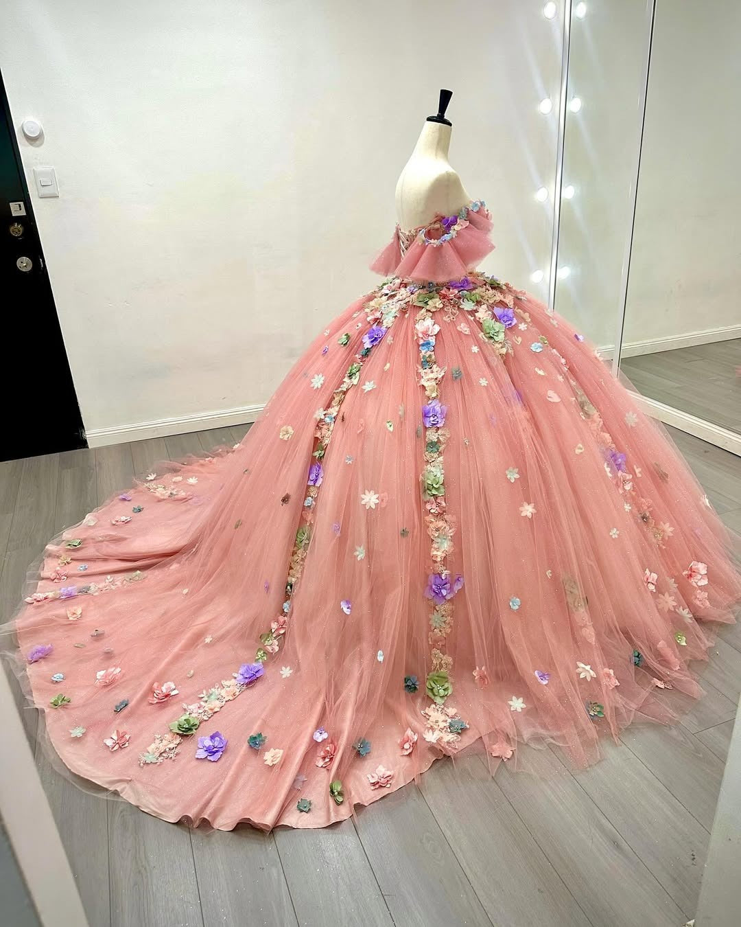 Luxury 3d Flower Appliqued Quinceanera Dresses Sweet 16 Prom Party Dresses HE444