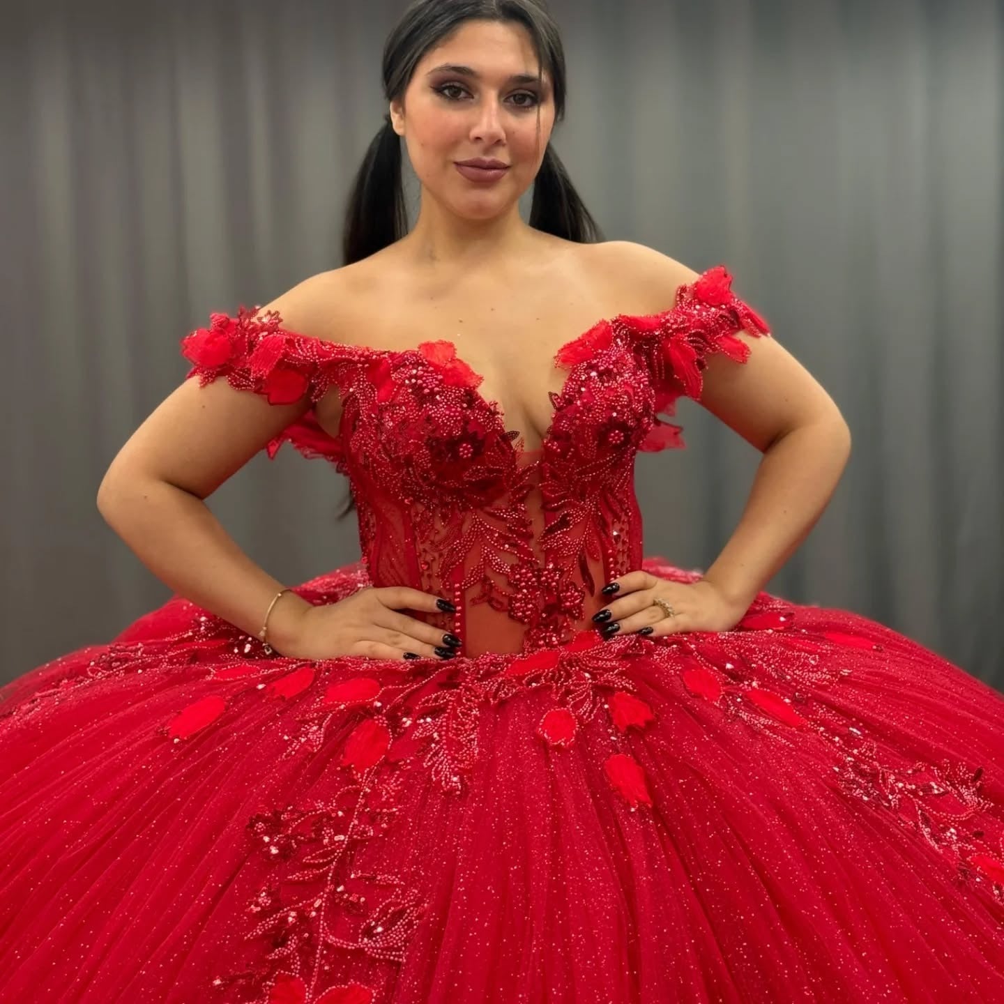 HE153-Vestido de quinceañera rojo con hombros descubiertos, tul, encaje, cola larga, estilo princesa, para fiesta de cumpleaños
