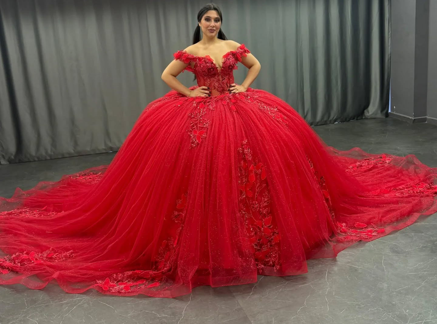 HE153-Vestido de quinceañera rojo con hombros descubiertos, tul, encaje, cola larga, estilo princesa, para fiesta de cumpleaños
