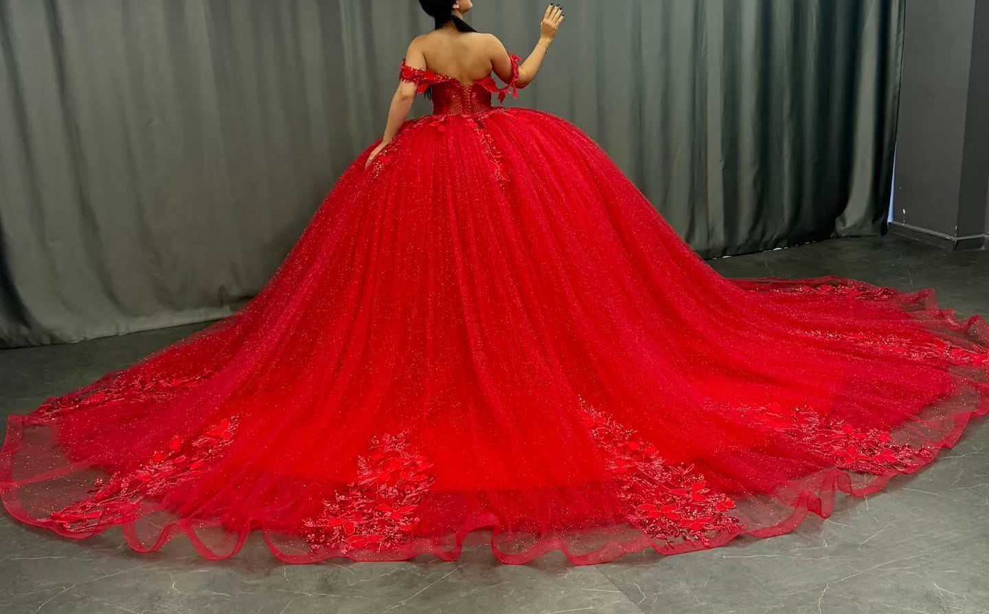 HE153-Vestido de quinceañera rojo con hombros descubiertos, tul, encaje, cola larga, estilo princesa, para fiesta de cumpleaños
