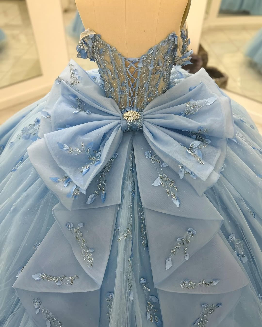 Princess Ball Gown Quinceanera Dresses for Sweet 16 Tulle Lace Beaded Party Gowns HE216