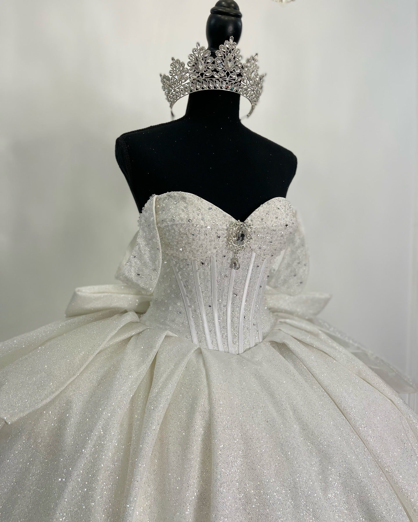 HE238 - Hermosos vestidos de quinceañera de tul brillante con cuentas y hombros descubiertos, vestidos de princesa para cumpleaños.
