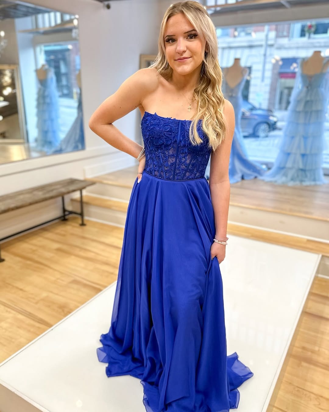 HE241-Chiffon A Line Prom Dresses Lace Appliques Evening Gowns Royal Plus Size Formal Party Dresses for Women