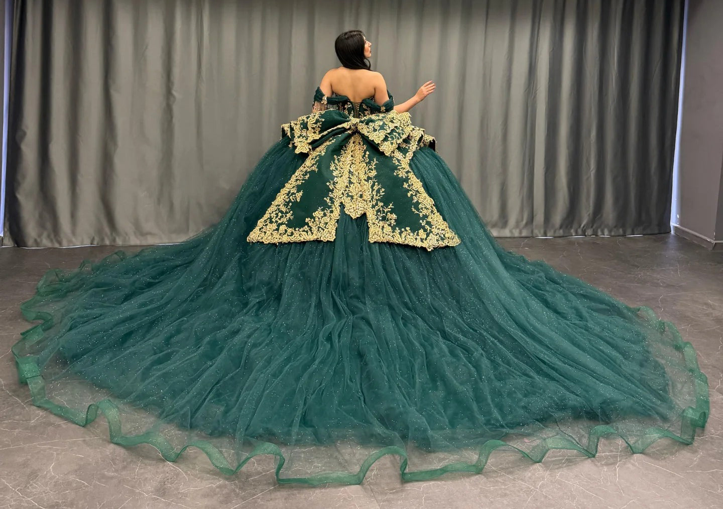 Emerald Green Quinceanera Dresses Tulle Lace Appliques Sweet 16 Birthday Dresses HE162