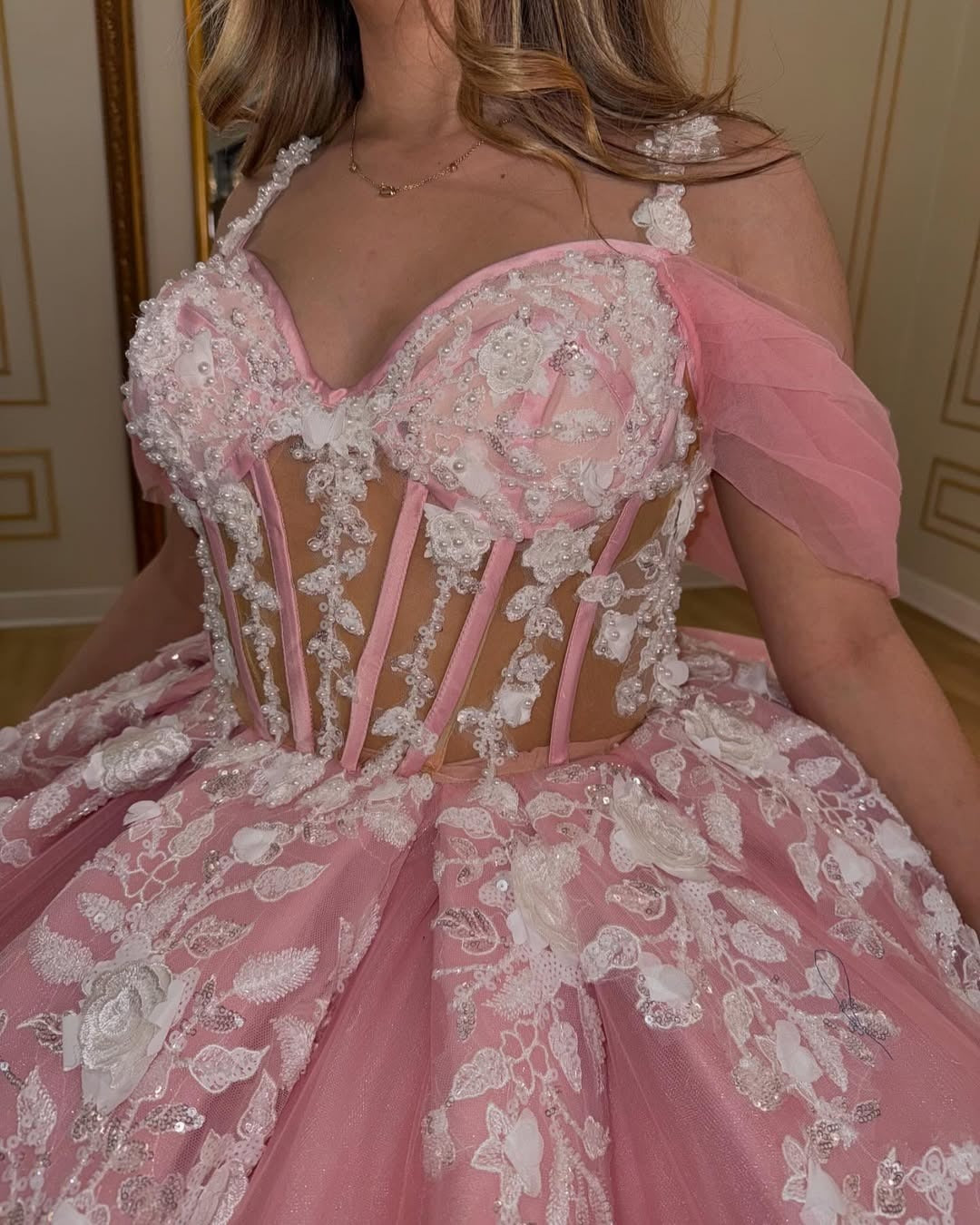 Pink Quincenera Dresses Tulle Lace Appliques Beaded Party Dress for Sweet 16 HE071