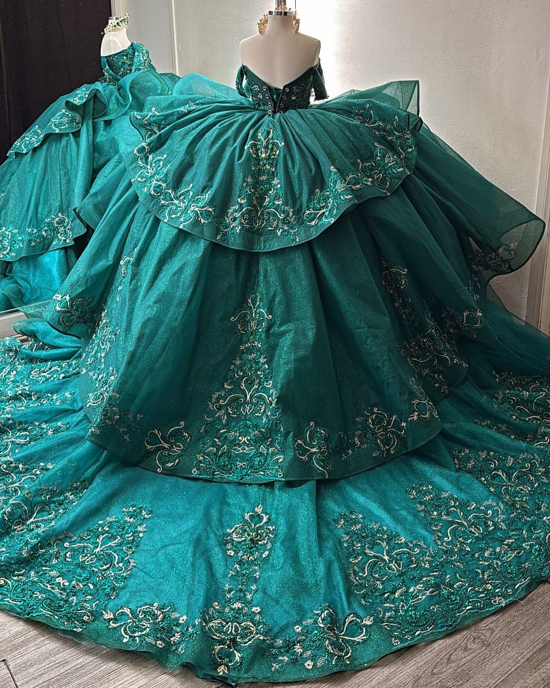 Emerald Green Tulle Lace Beaded Off Shoulder Quinceanera Dresses for Birthday HE936