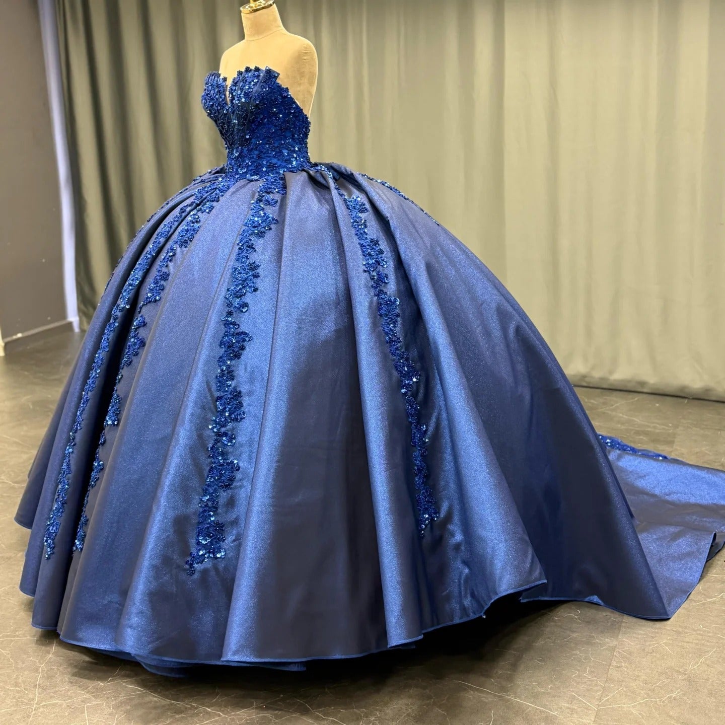 HE172-Vestido de quinceañera de princesa con cuentas y encaje satinado, vestido de baile con escote corazón, hermoso vestido de fiesta para dulces 16
