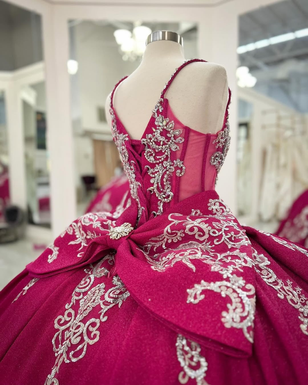 HE213-Vestido de quinceañera estilo princesa con apliques de encaje de tul y escote en V para fiesta de cumpleaños de 16 años