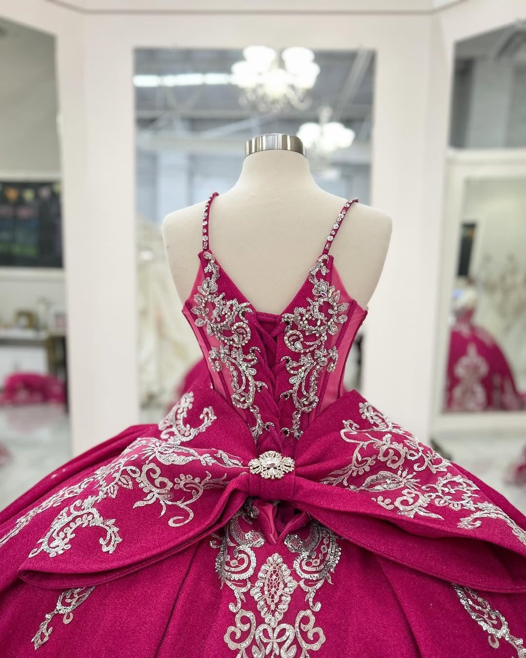HE213-Vestido de quinceañera estilo princesa con apliques de encaje de tul y escote en V para fiesta de cumpleaños de 16 años