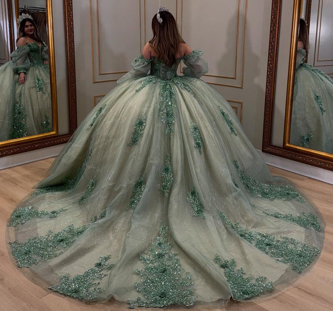 HE051-Green Lace Appliques Beaded Quinceanera Dresses Ball Gown Long Sleeves Sweet 16 Birthday Party Dress