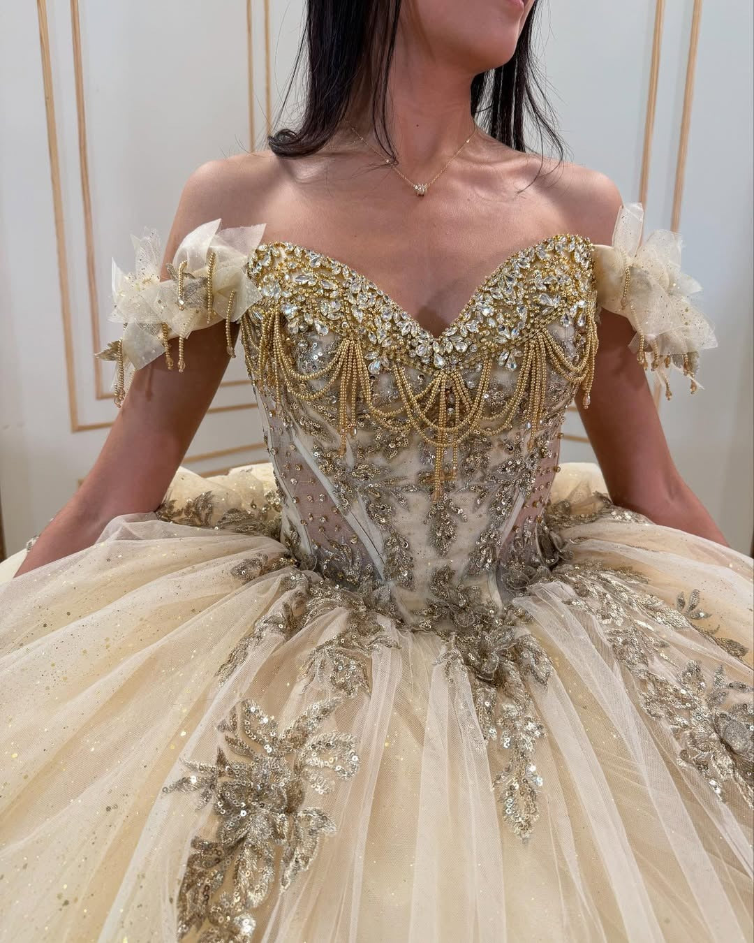 HE050-Champagne Ball Gown Lace Beaded Quinceanera Dresses Appliques Off Shoulder Birthday Party Gown for Sweet 16