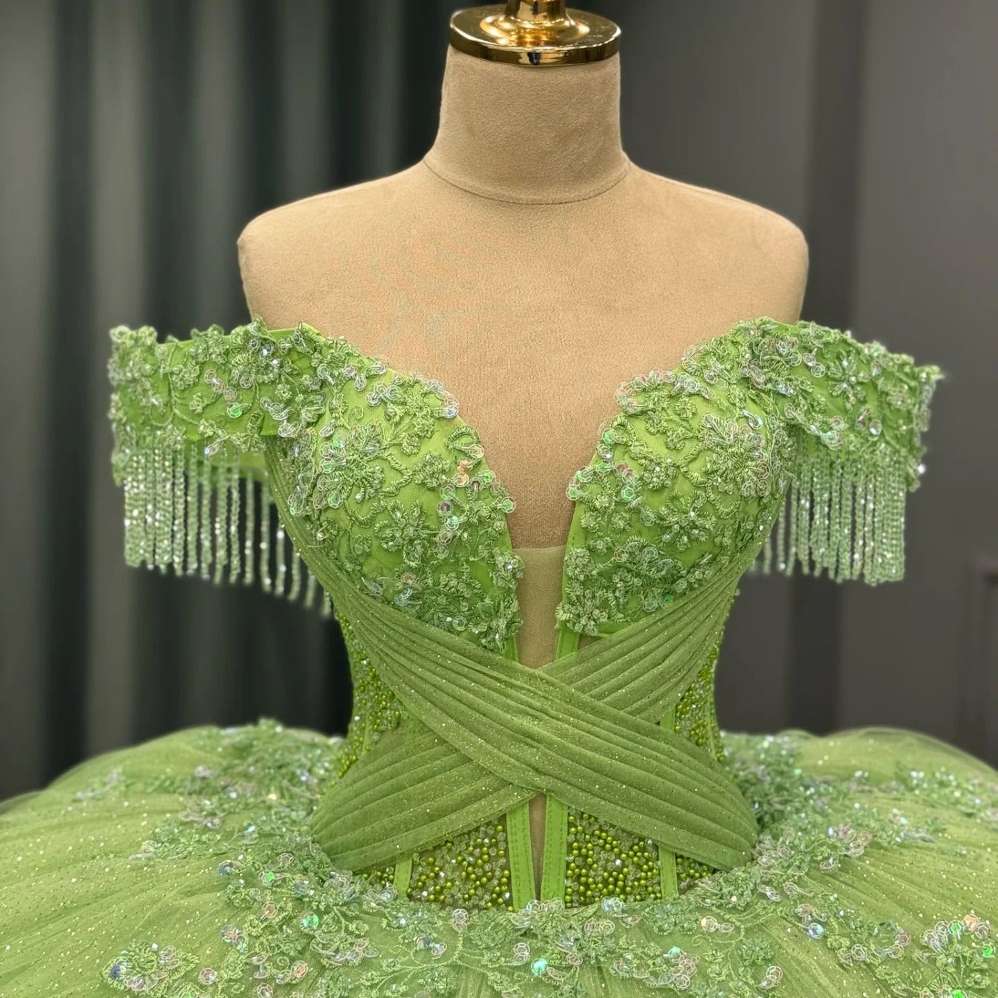 HE169-Hermoso vestido de quinceañera verde con hombros descubiertos, tul con volantes, vestido de fiesta de princesa para fiesta de dulces 16