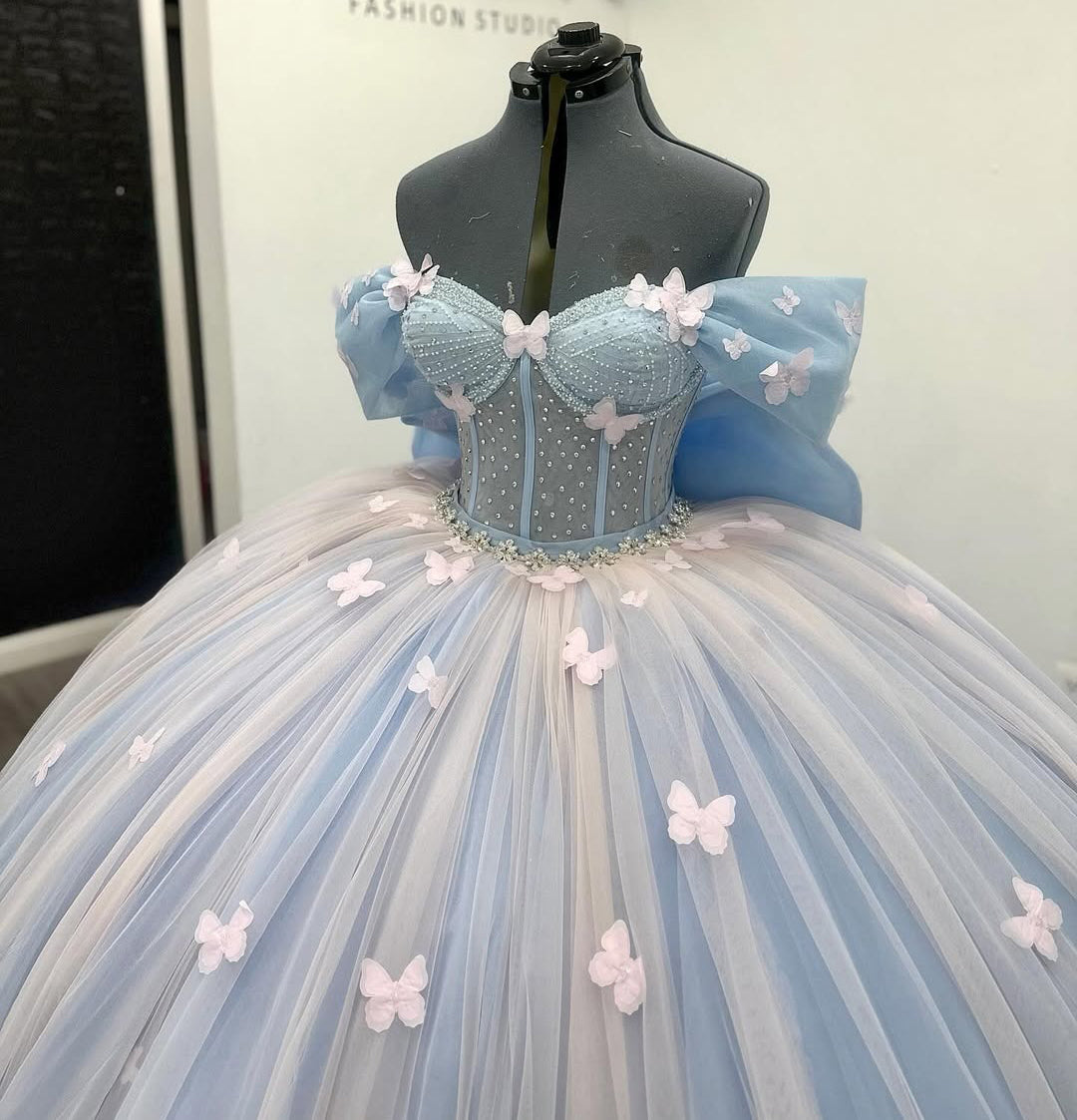 Vestidos de quinceañera con tul y flores, HE443