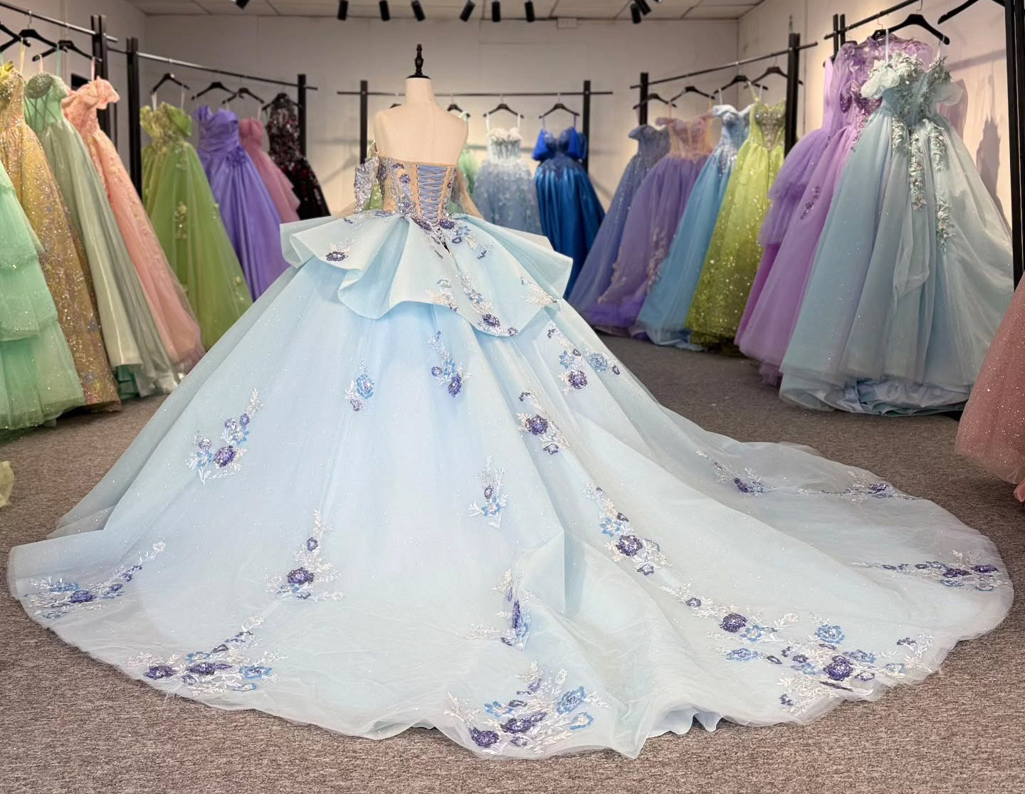 HE275 - Vestido de quinceañera azul cielo con hombros descubiertos, corte princesa, tul, apliques de encaje, para fiesta de dulces 16