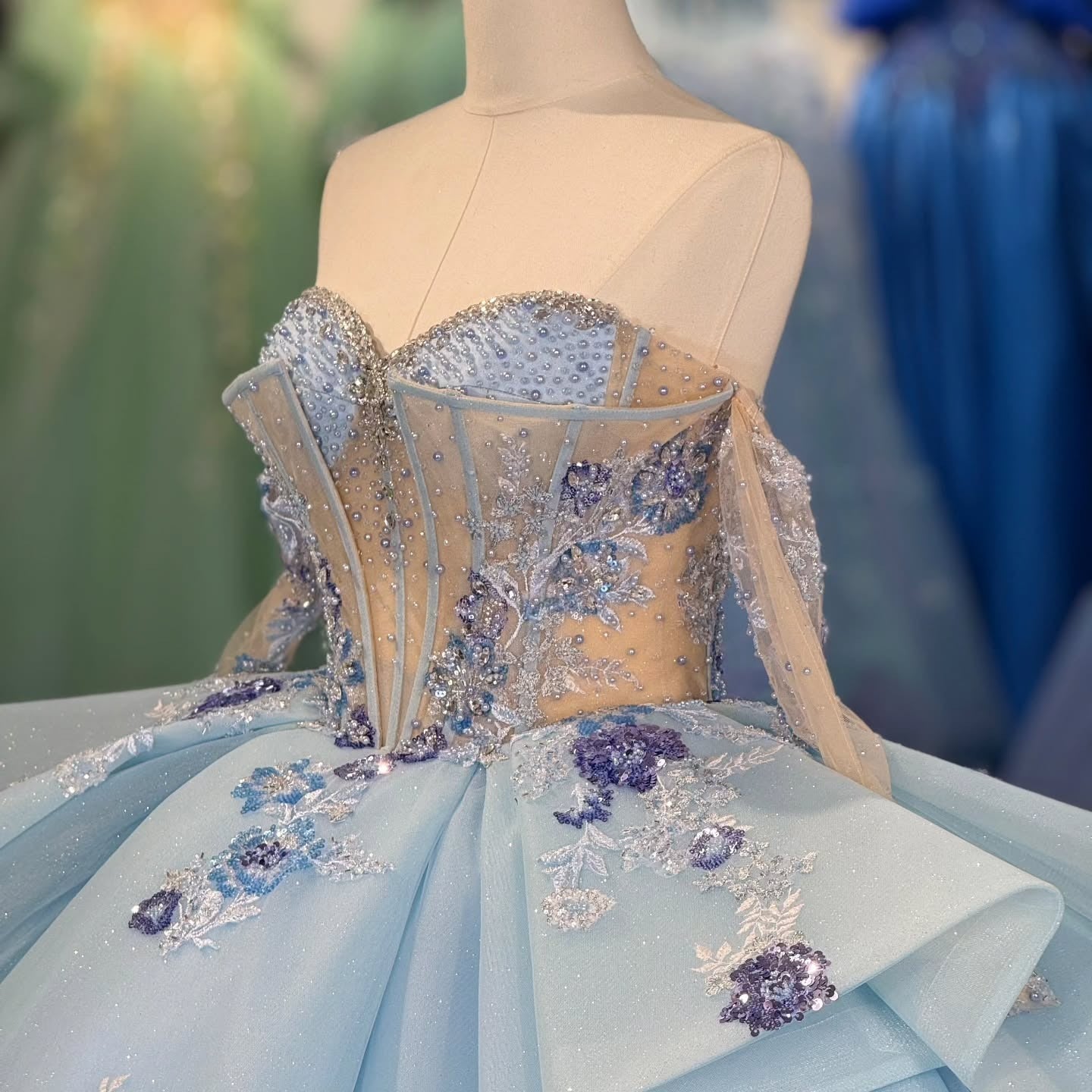 HE275 - Vestido de quinceañera azul cielo con hombros descubiertos, corte princesa, tul, apliques de encaje, para fiesta de dulces 16