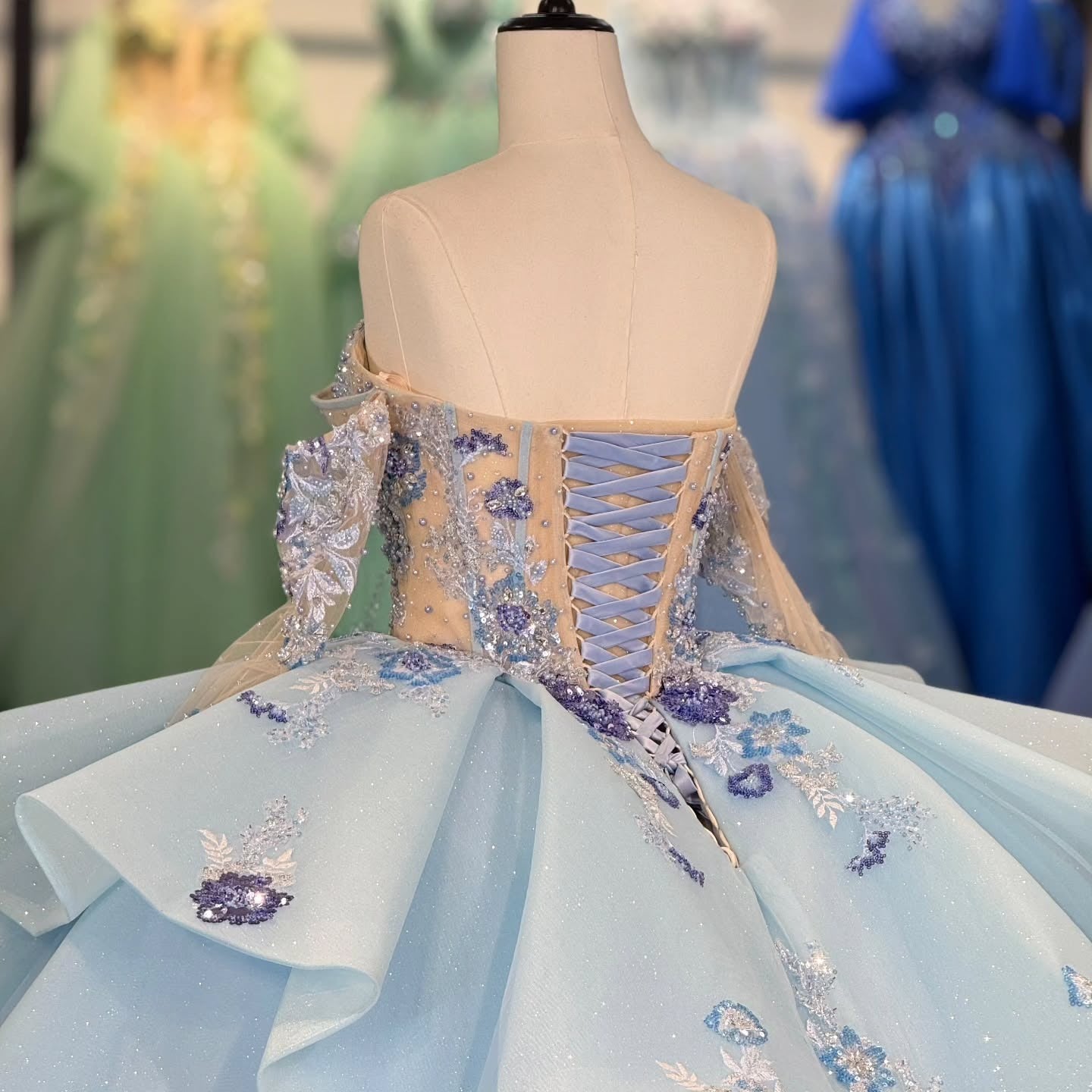 HE275 - Vestido de quinceañera azul cielo con hombros descubiertos, corte princesa, tul, apliques de encaje, para fiesta de dulces 16