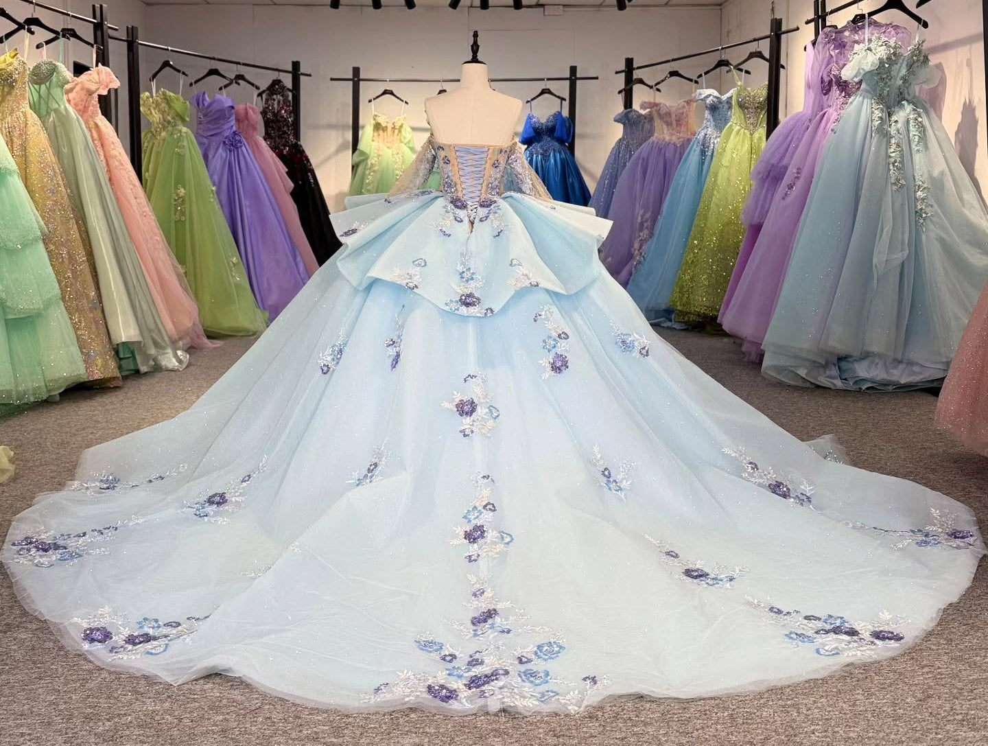 HE275 - Vestido de quinceañera azul cielo con hombros descubiertos, corte princesa, tul, apliques de encaje, para fiesta de dulces 16