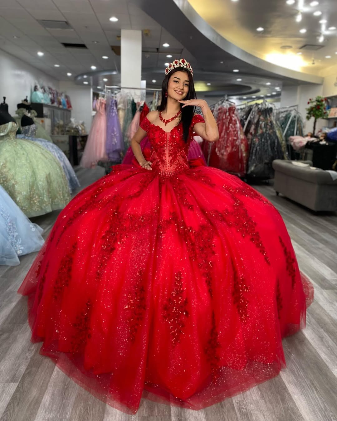Princess Red Quinceanera Dresses Ball Gown Lace Appliques Sweet 16 Party Gowns HE526