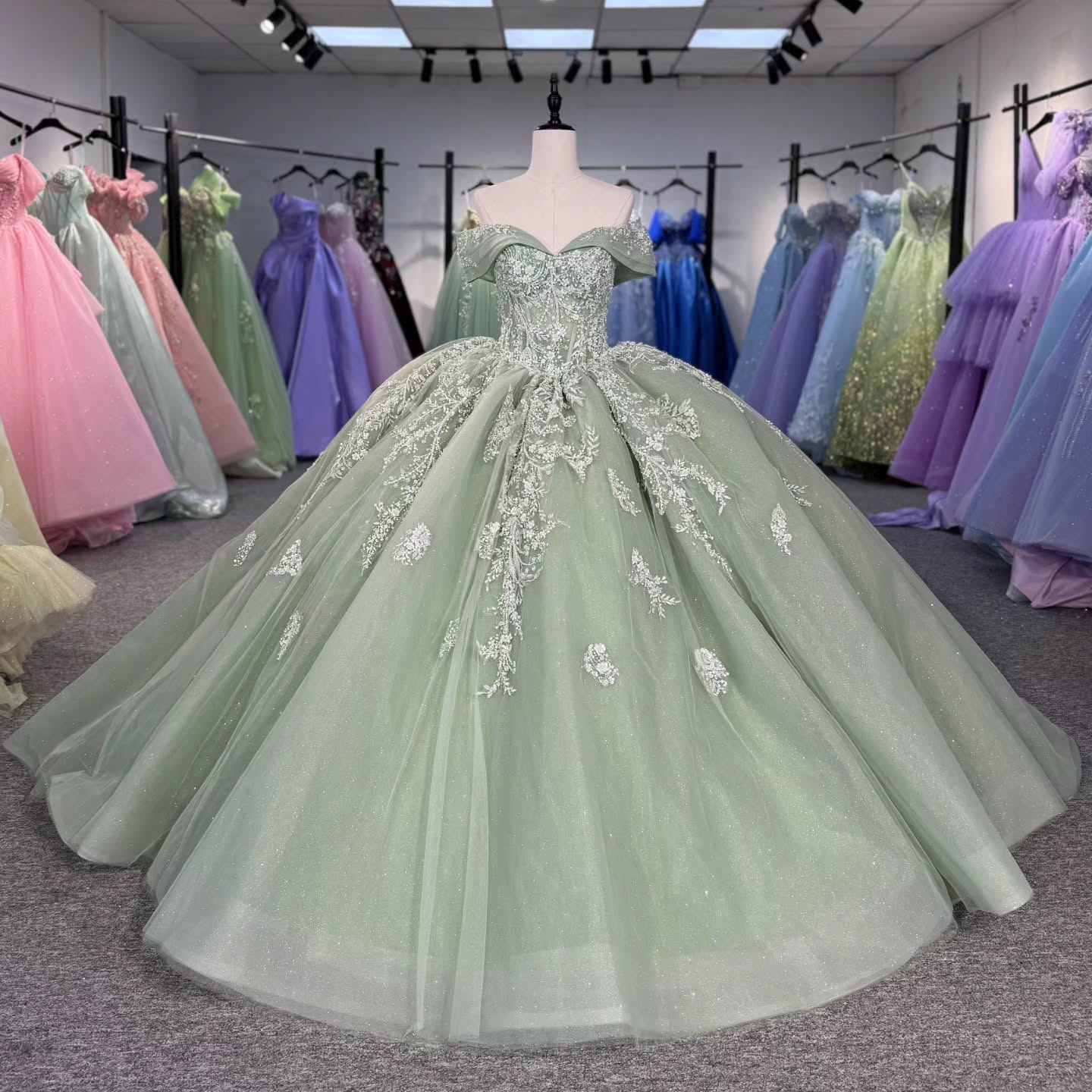 Vestidos de quinceañera estilo princesa con apliques de tul y escote halter, HE382