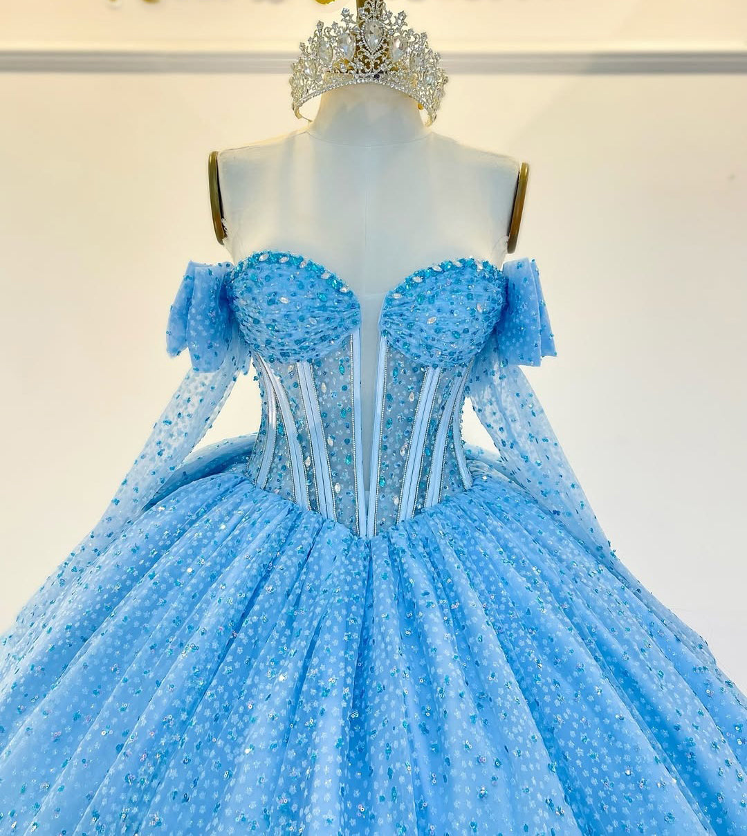 Vestido de quinceañera de tul brillante con hombros descubiertos, estilo princesa, para fiesta de dulces 16, HE427