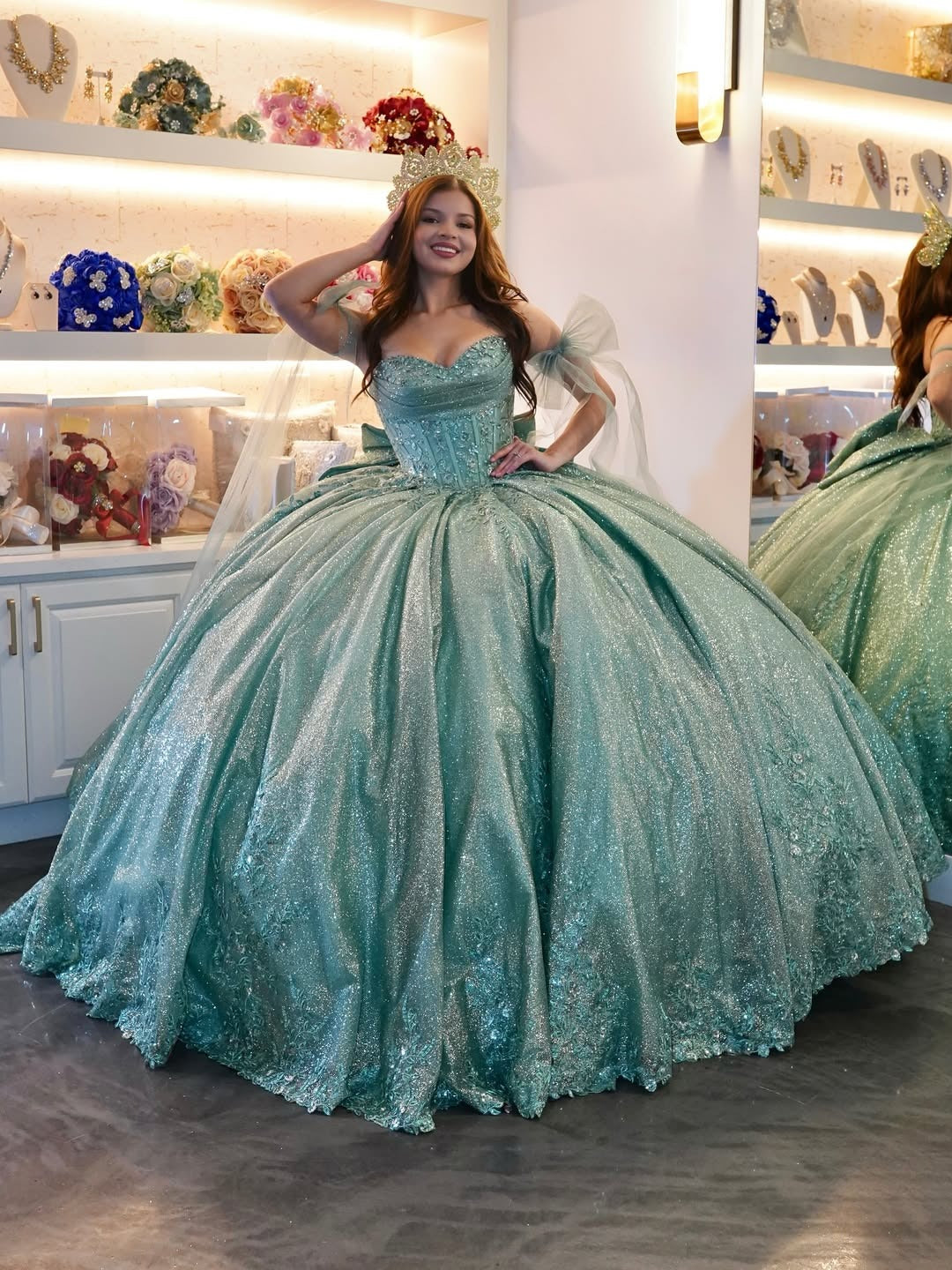 Vestidos de quinceañera con tul brillante y mangas abullonadas para dulces 16 HE504