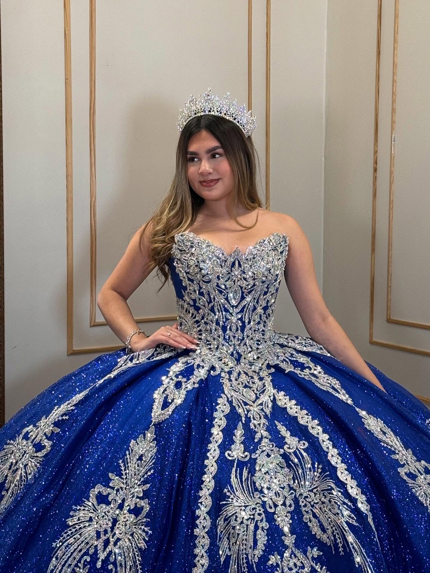 Vestidos de quinceañera con escote corazón, tul, apliques y cuentas, HE529