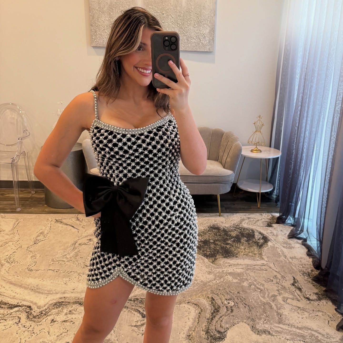 Vestidos de cóctel cortos ajustados con cuentas de cristal y purpurina HE589