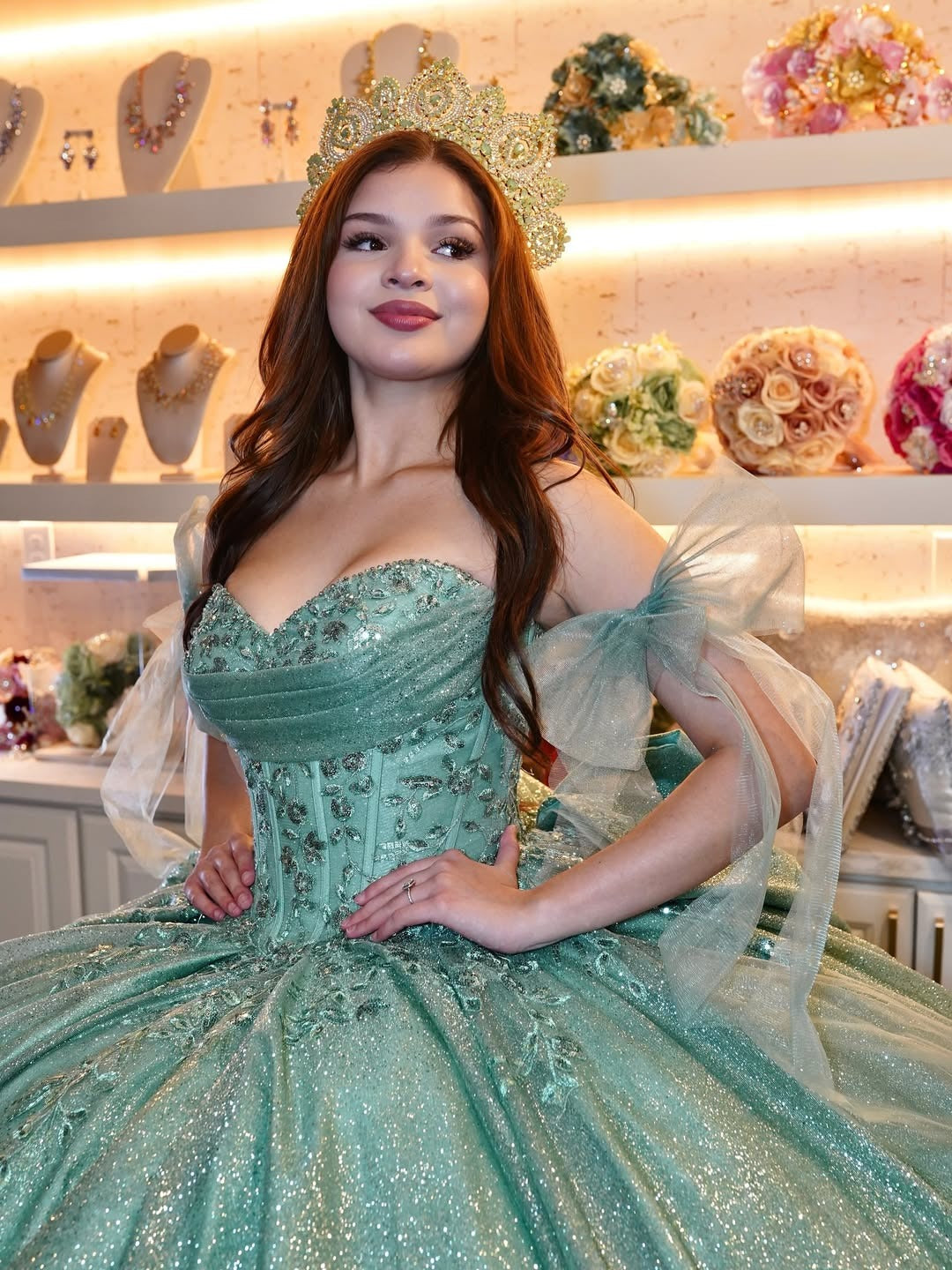 Vestidos de quinceañera con tul brillante y mangas abullonadas para dulces 16 HE504