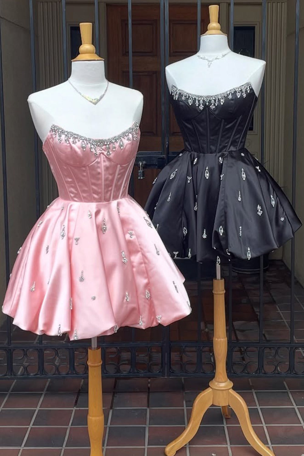 Vestidos de cóctel de satén con corsé y cuentas, corte en A, sin tirantes, HE571