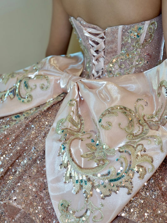 Glitzerndes Tüll-Spitzen-Perlen-Herz-Korsett-Quinceanera-Kleid mit Rüschen HE656