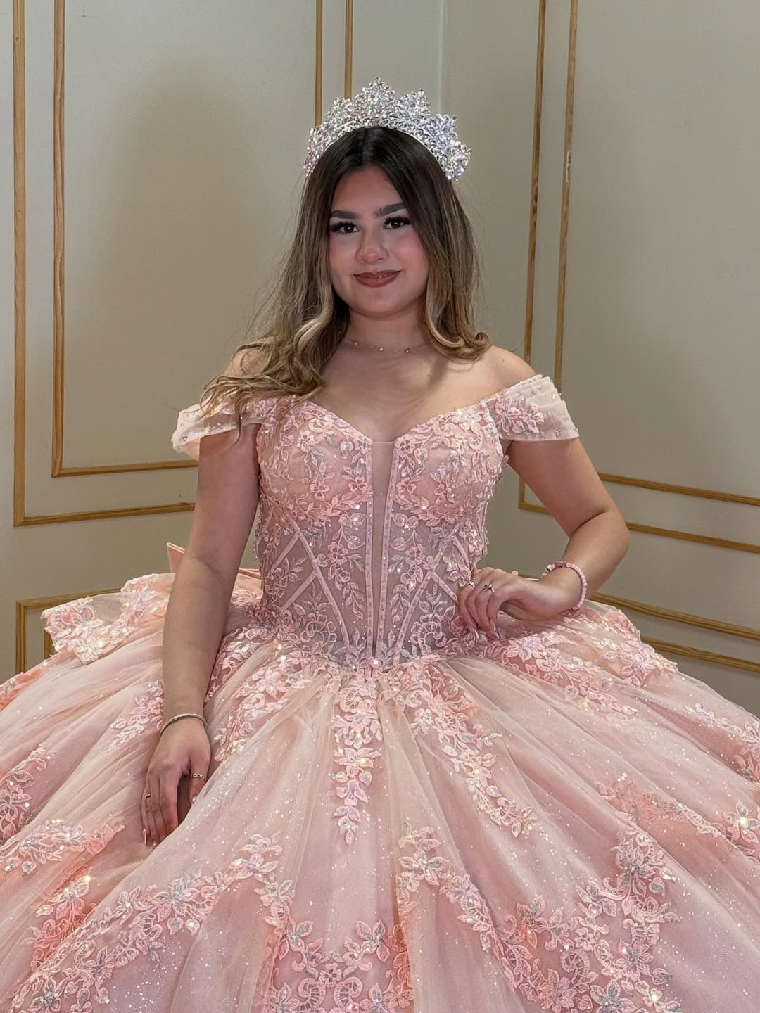 Gorgeous Tulle Lace Appliqued Beaded Sweet 16 Pink Quinceanera Dresses with Bow HE688