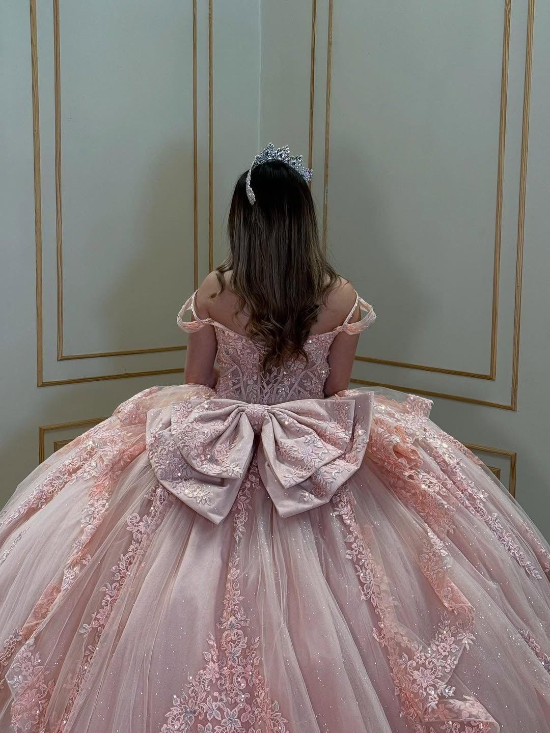 Gorgeous Tulle Lace Appliqued Beaded Sweet 16 Pink Quinceanera Dresses with Bow HE688