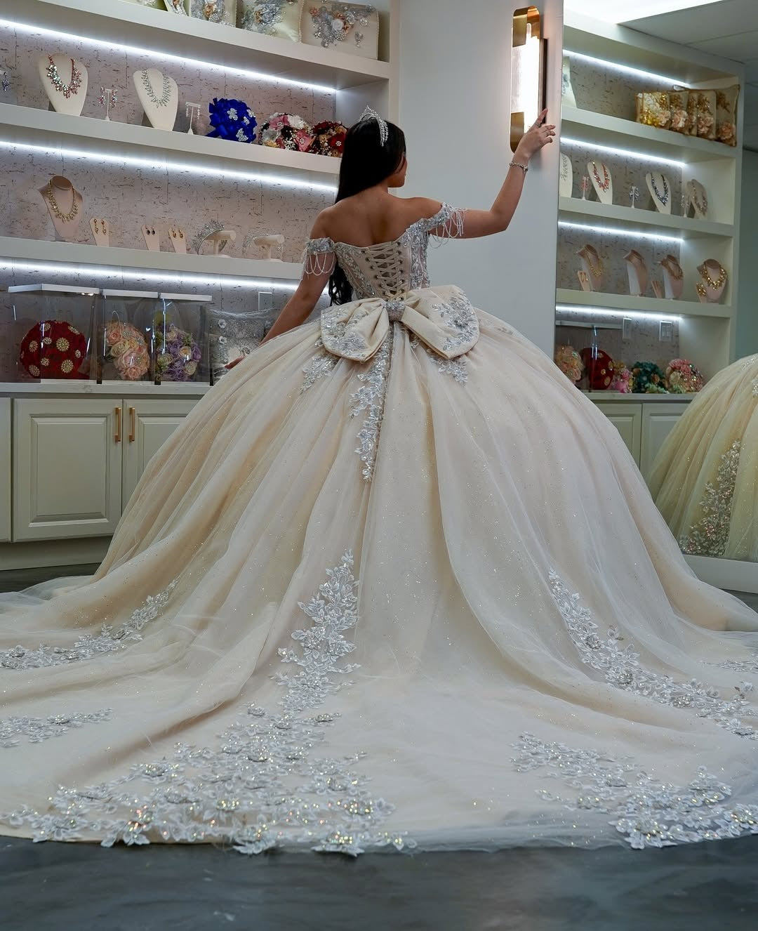 Off Shoulder Ball Gown Tulle Lace Appliqued Sweet 16 Quinceanera Dresses HE689