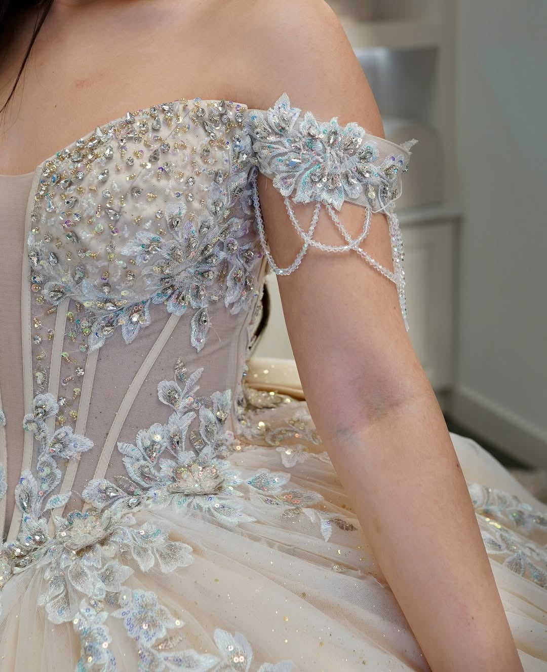 Off Shoulder Ball Gown Tulle Lace Appliqued Sweet 16 Quinceanera Dresses HE689