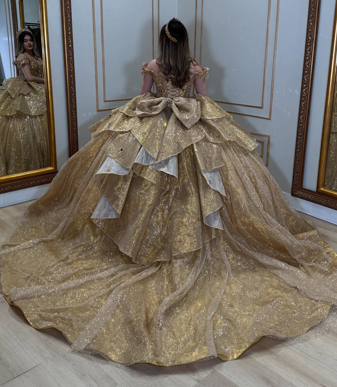 Off Shoulder Gold Luxury Tulle Applique Beaded Quinceanera Dresses for Sweet 16 HE767