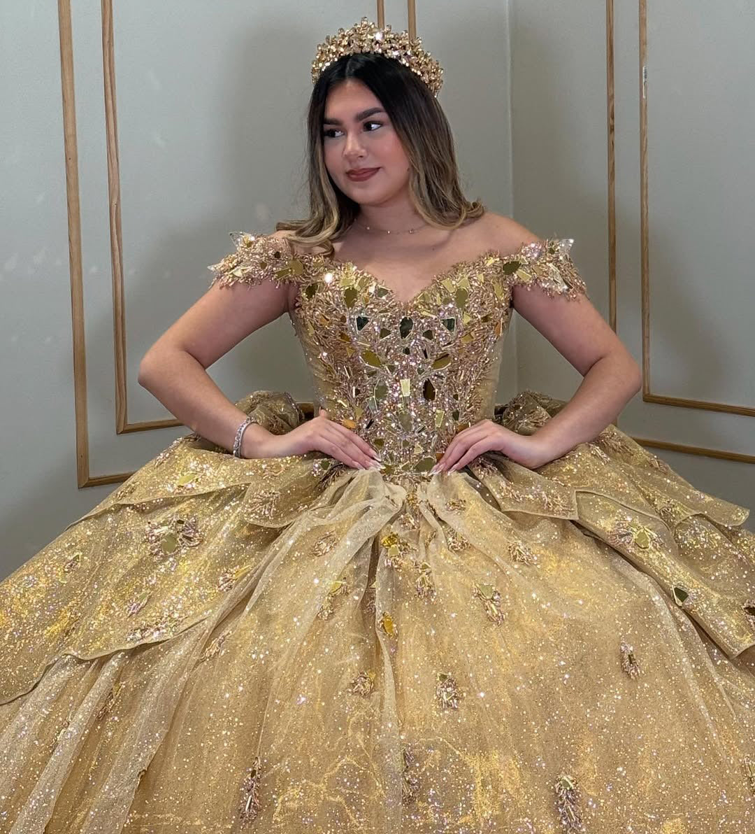 Off Shoulder Gold Luxury Tulle Applique Beaded Quinceanera Dresses for Sweet 16 HE767