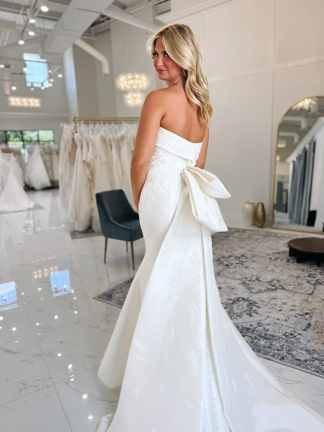 Mermaid White Satin Appliqued Strapless Bride Wedding Dresses with Bow Train HE807