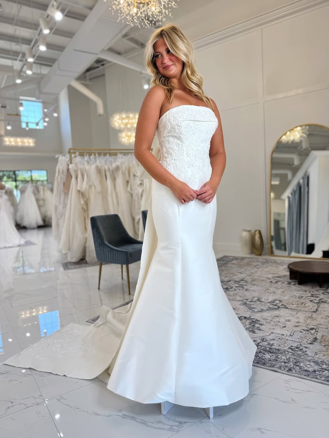 Mermaid White Satin Appliqued Strapless Bride Wedding Dresses with Bow Train HE807