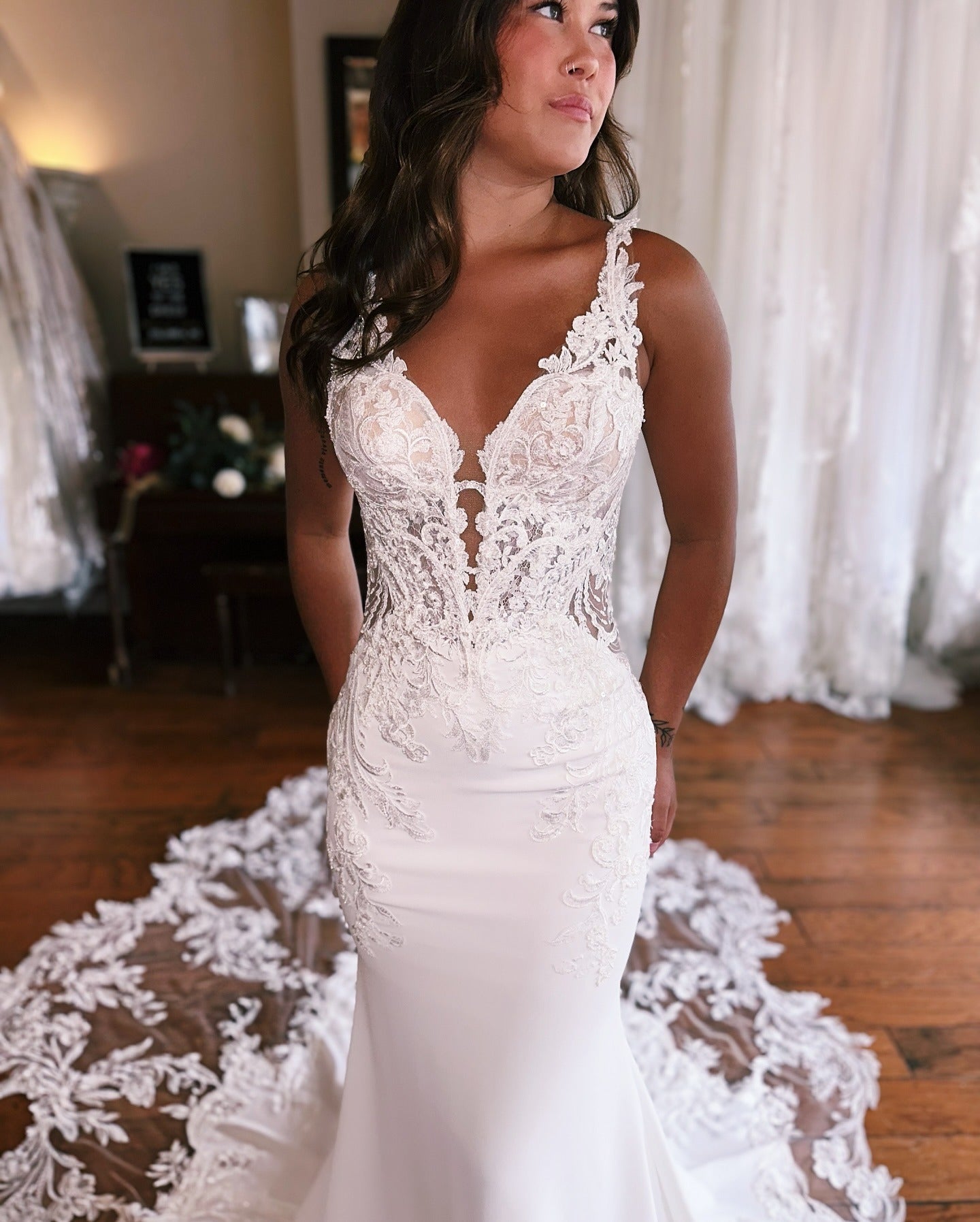 Mermaid Satin Lace V Neck Beach Wedding Gowns Bridal White Wedding Dresses HE828