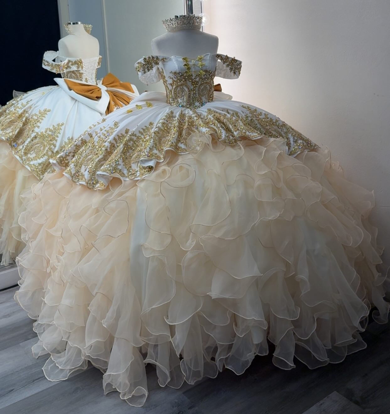 Off Shoulder Champagne Tulle Ruffles Lace Beaded Quinceanera Dresses for Sweet 16 HE933