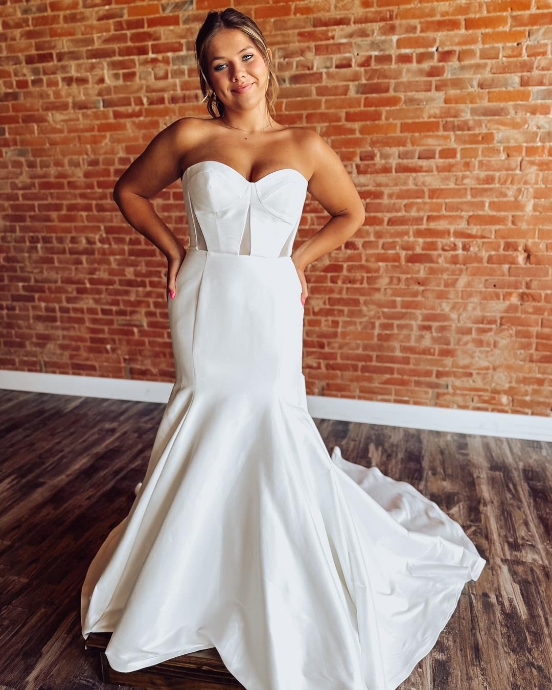 Women's Sweetheart Mermaid Satin Wedding Dresses Boho Wedding Gowns for Bride HE1124