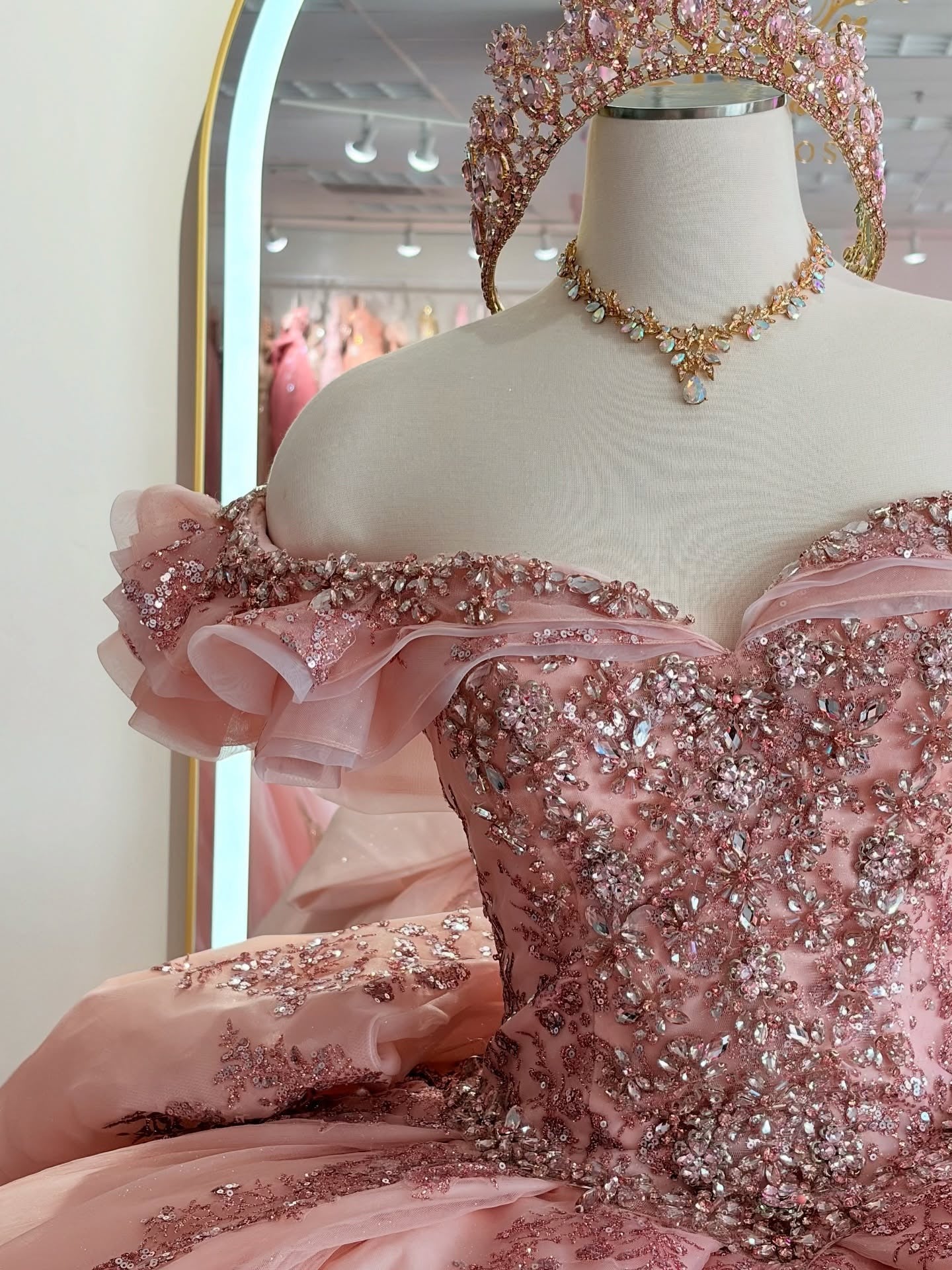 Gorgeous Princess Ball Gown Pink Quinceanera Dresses Tulle Appliqued Sweet 16 Party Gowns HE1051